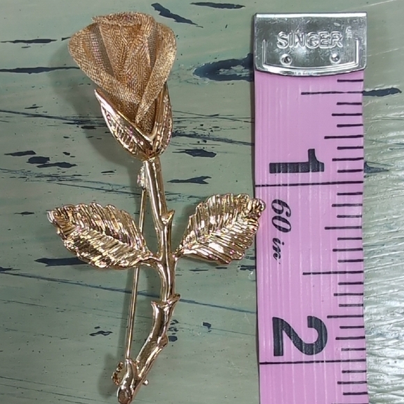 AAI | Vintage Gold Toned Rose Stem Brooch with Mesh Petal Detailing 2" - Picture 9 of 10